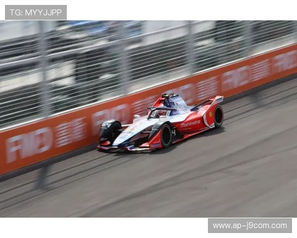 临沂足球赛场掀激情直播风潮 最新对决全程同步报道